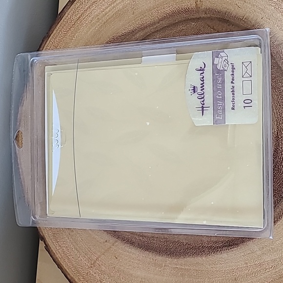 NIB Vintage Hallmark Stationary set - Picture 2 of 2